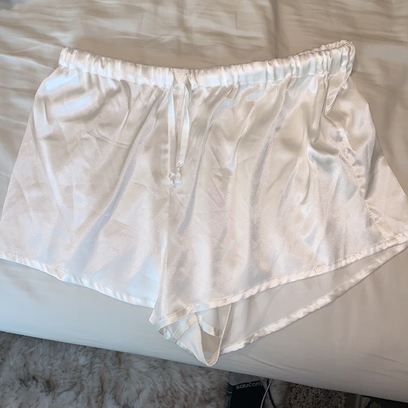 Pure White Bridal Silk Pajamas with Feathers as Sleeves - Picture 6 of 11